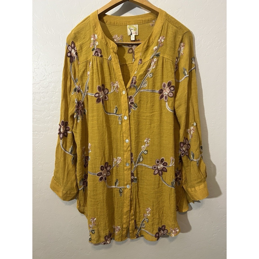 Fig and Flower Top Womens 2X Plus Gold Embroidered 3/4 Sleeve Tunic Button Down
